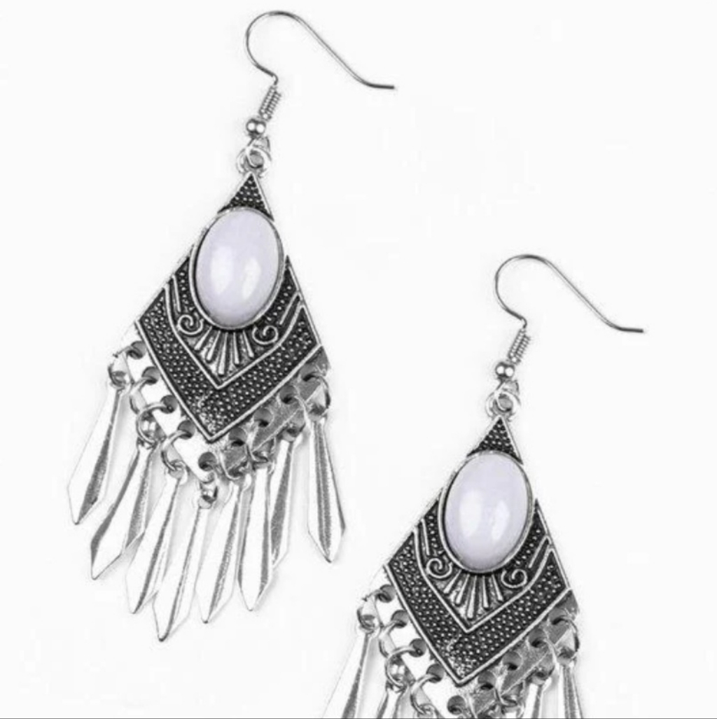 Elegant Silver And White Dangle Earrings Brand New Paparazzi Earrings 7$